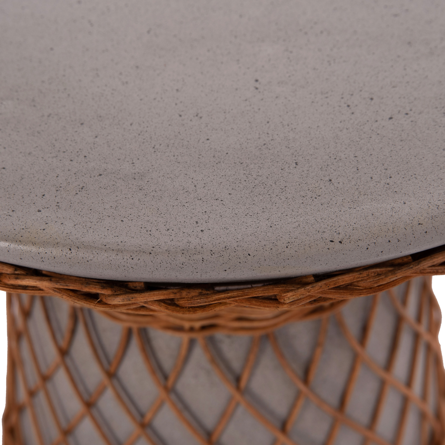 boithitiko-trapezi-stroggylo-delia-fb918-7