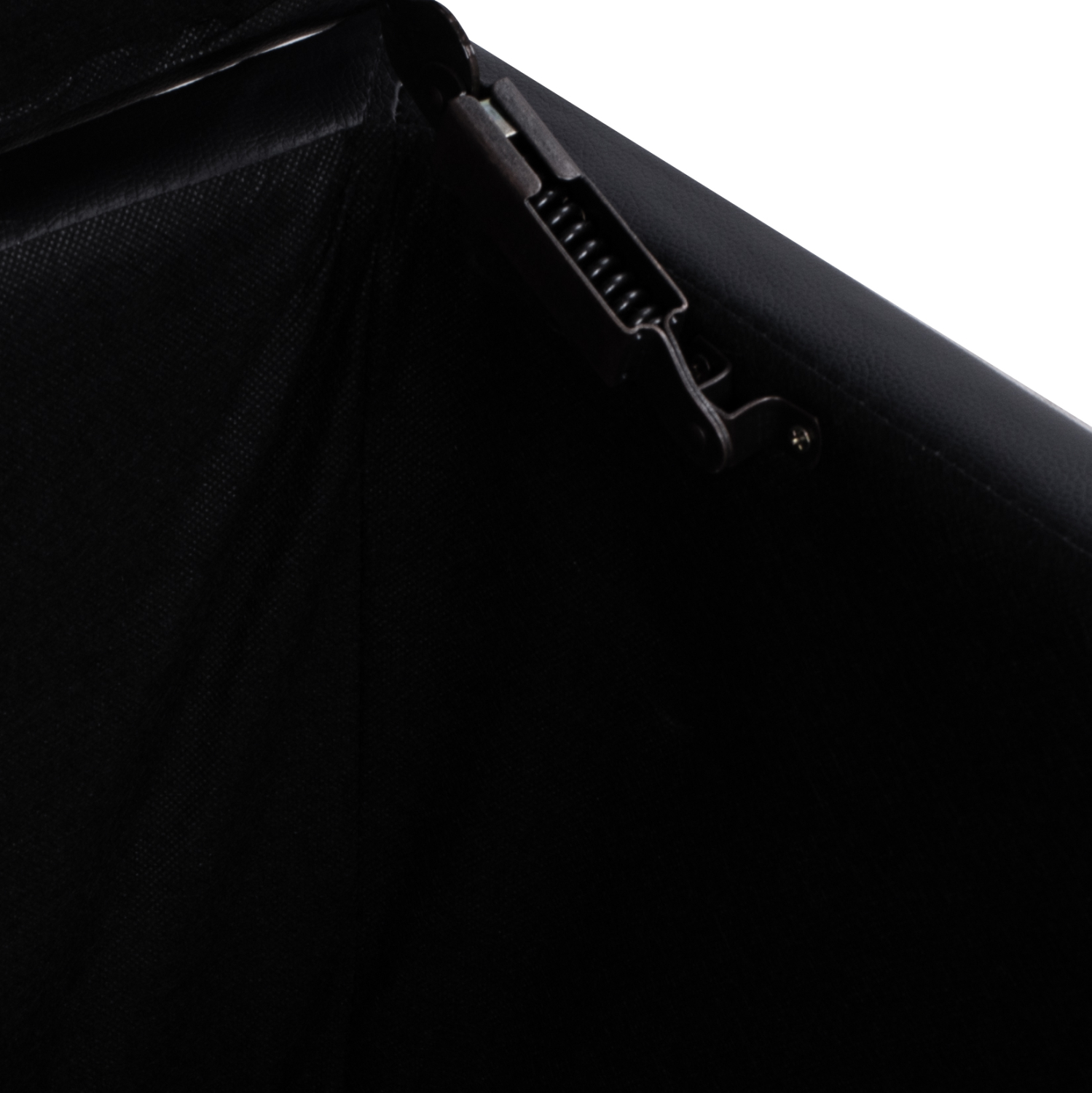 skampo-me-apothikeytiko-choro-mayro-fb92-7