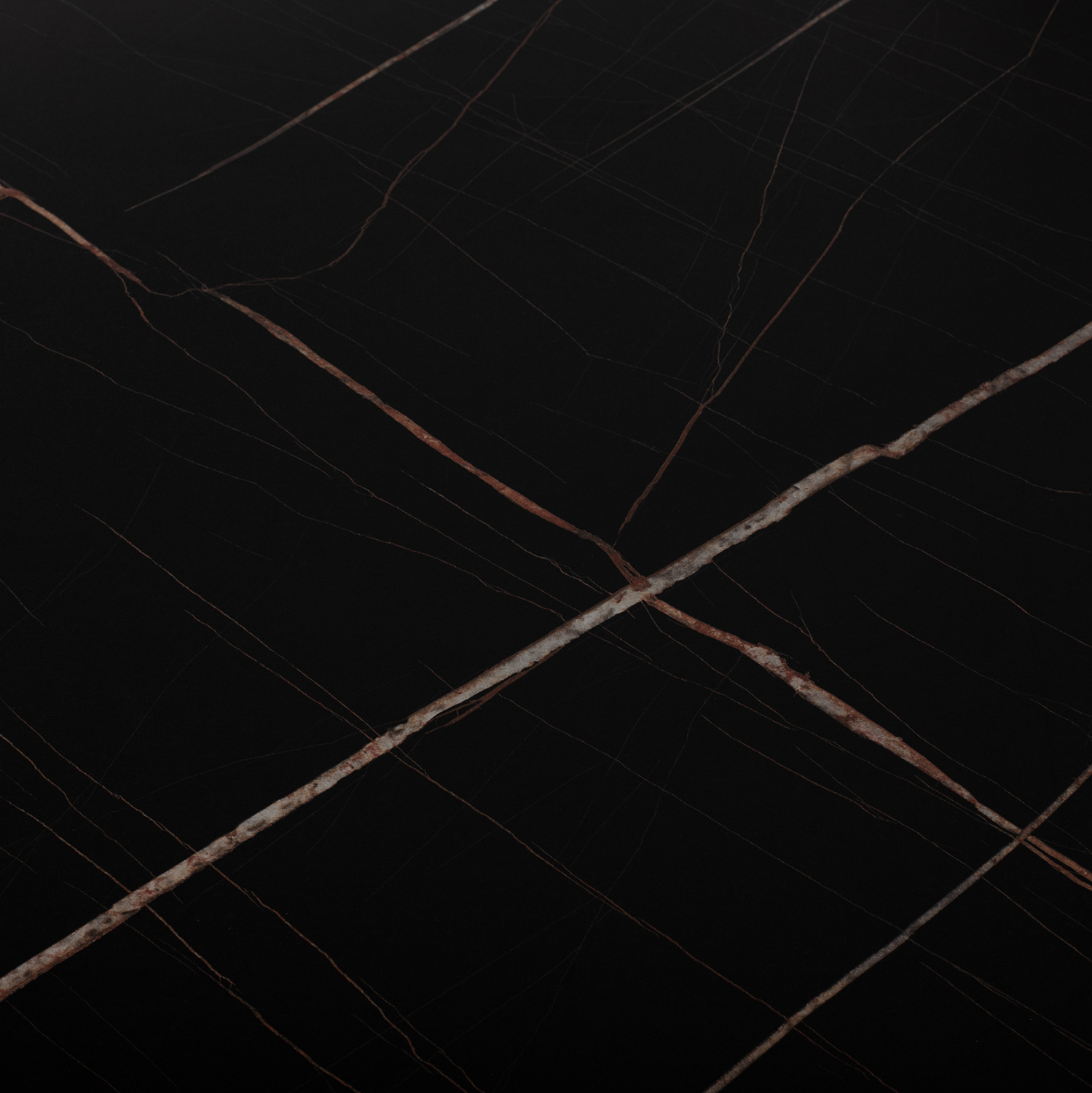 trapezi-salonioy-fb9894213-tetragono-me-4