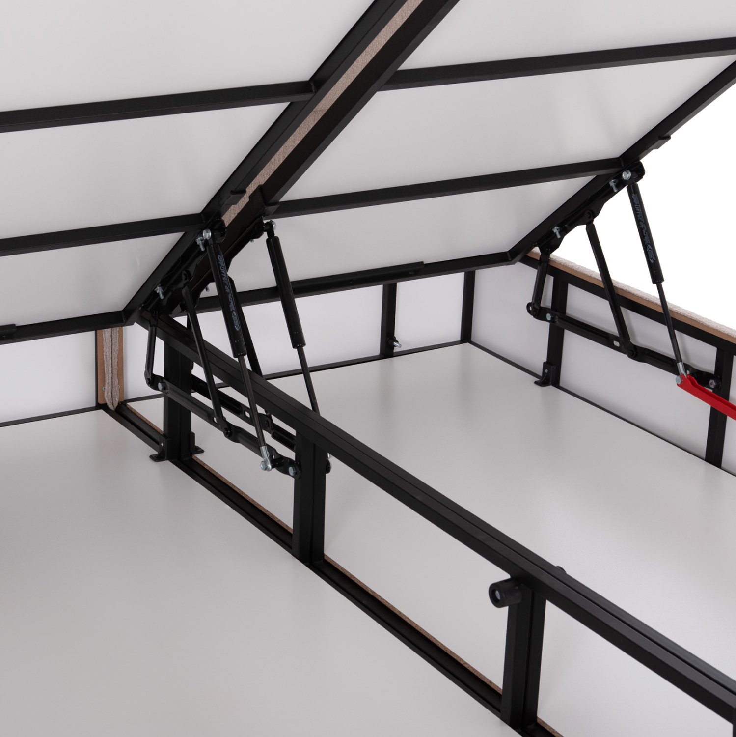 krebati-diplo-me-apothikeytiko-choro-fb9-7